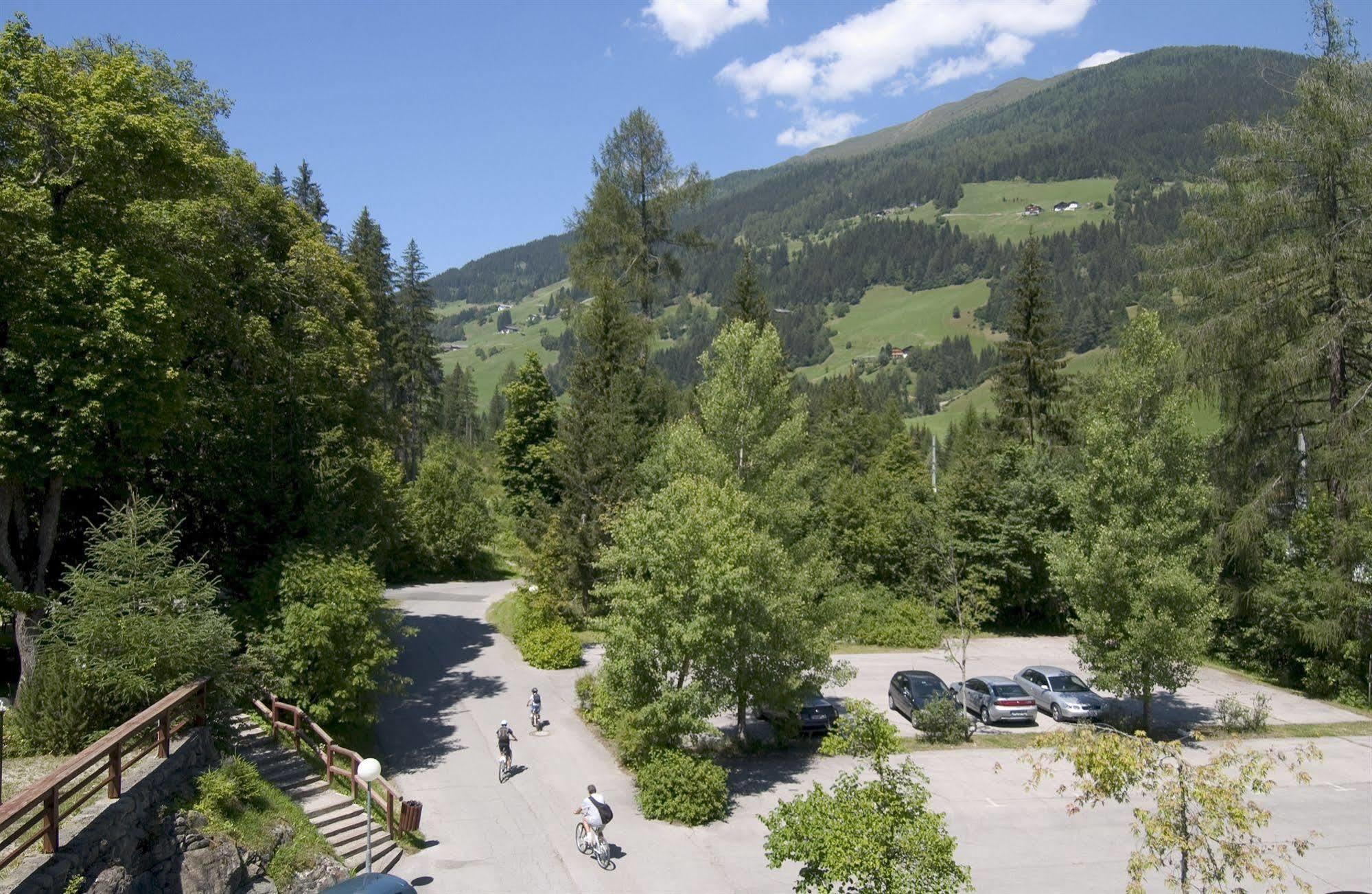 Alpenhotel Weitlanbrunn Sillian Esterno foto